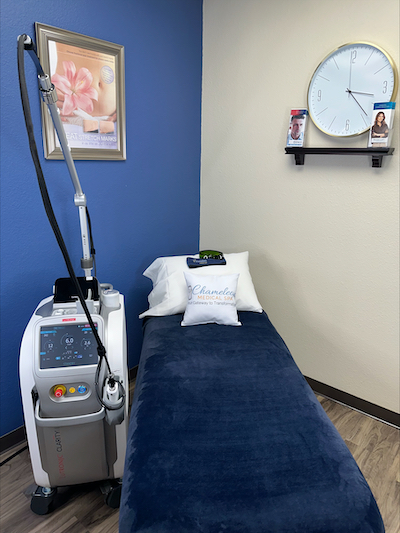 Room with laser treatment devices and a bed